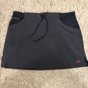 Brooks Charcoal tech fabric hiking Skort with Pink Details
